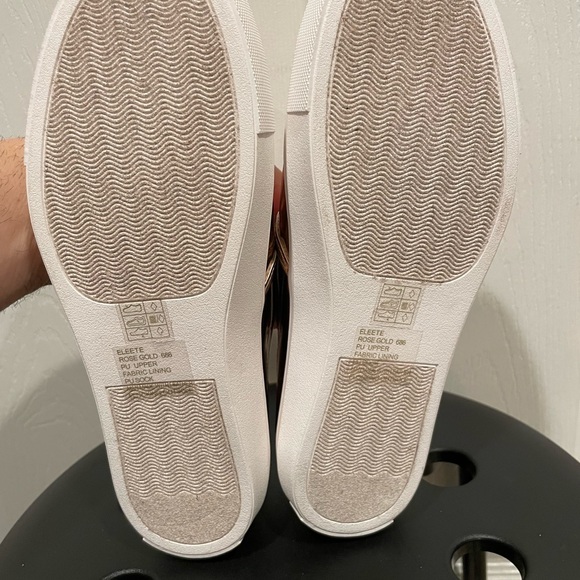 Steve Madden Metallic Sneakers Size 7 - Picture 3 of 8